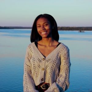 Meet your Posher, Mia